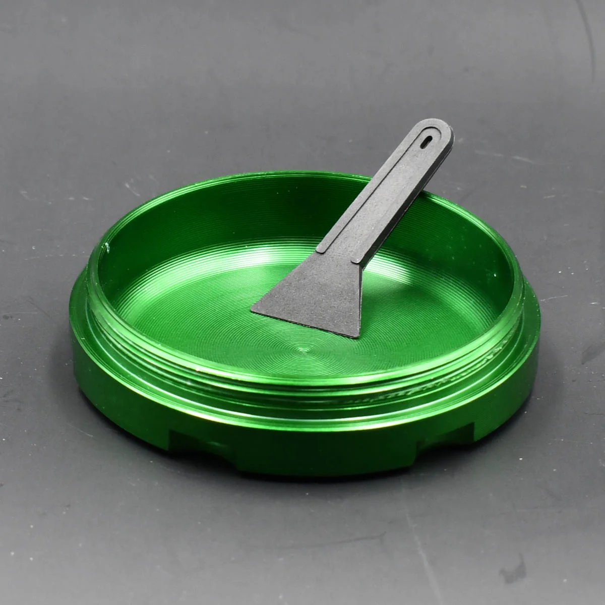 4-Piece Metal Grinders with Scraper - Image 5
