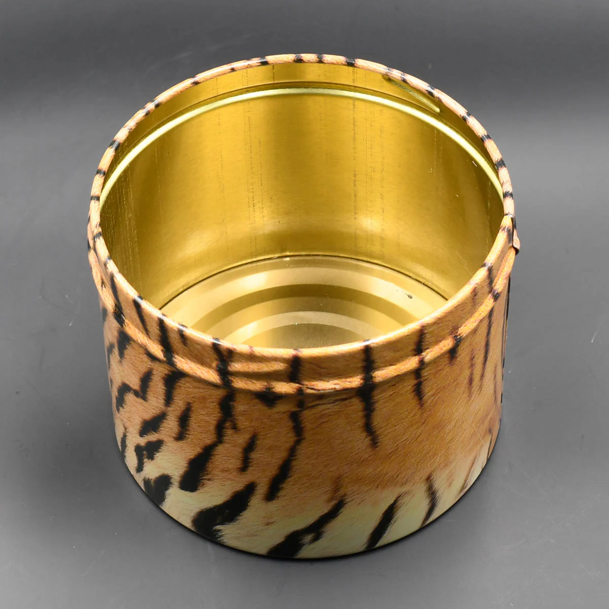 Push-Down Spin-Top Metal Ashtray - Image 5